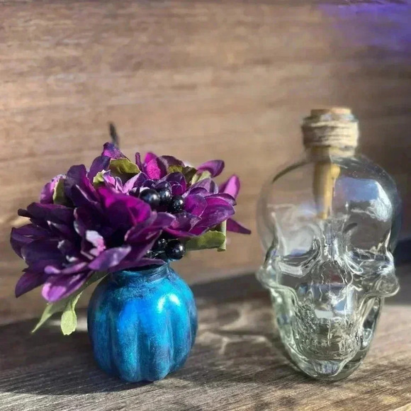 NEW Fun little spooky faux floral arrangement in shades of blue, black & purples - Picture 14 of 15